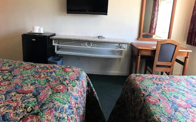 photo 5 of Starlight Inn Canoga Park