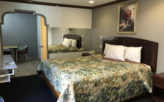 photo 4 of Starlight Inn Valley Boulevard