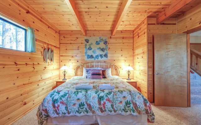 photo 5 of Deck & Views: Pet-friendly Starry Pines Cabin