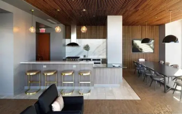 photo 5 of Stay Alfred on Marquette Avenue