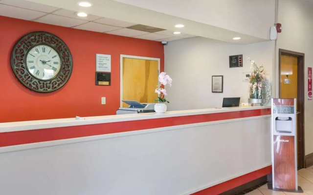 photo 2 of Stay Express Inn & Suites