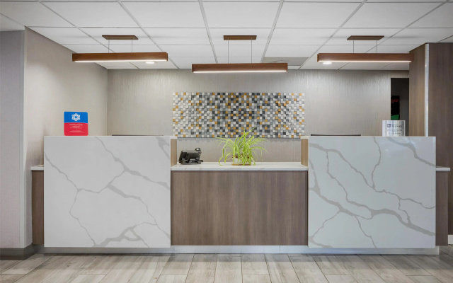 photo 2 of SureStay Plus Hotel by Best Western Chicago Lombard