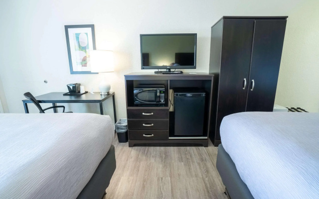 photo 5 of Quality Inn Palm Beach International Airport