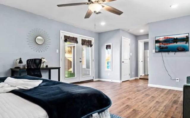 photo 4 of Step Into Comfort in This 3BR 2BA Downtown Retreat
