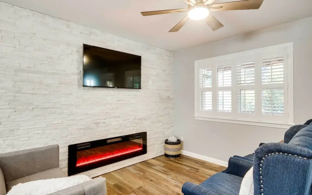 photo 2 of Step-free Home w/ Fire Pit - 3 Miles to Usc!