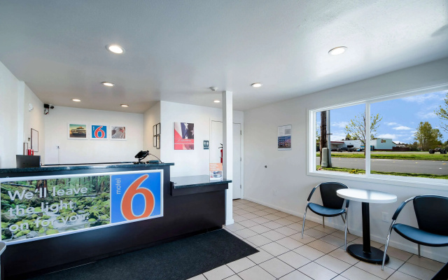photo 2 of Motel 6 Burlington, WA
