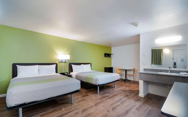 photo 3 of Motel 6 Burlington, WA