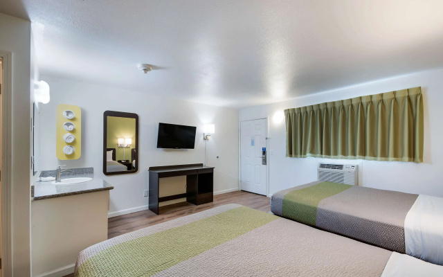 photo 5 of Motel 6 Burlington, WA