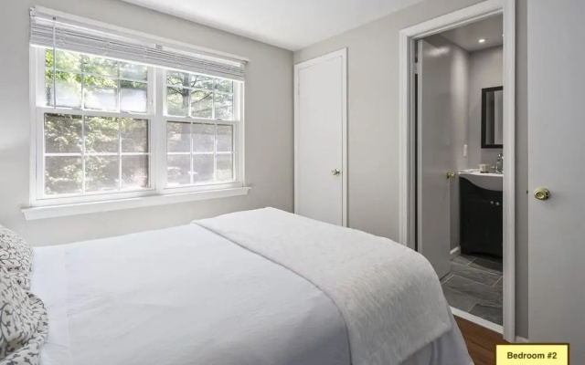 photo 2 of Sterling Townhome - Private & Santized, in a Quiet & Safe Neighborhood. Self Checkin, Pet Friendly! Super-host Support
