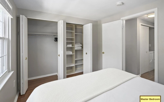 photo 3 of Sterling Townhome - Private & Santized, in a Quiet & Safe Neighborhood. Self Checkin, Pet Friendly! Super-host Support