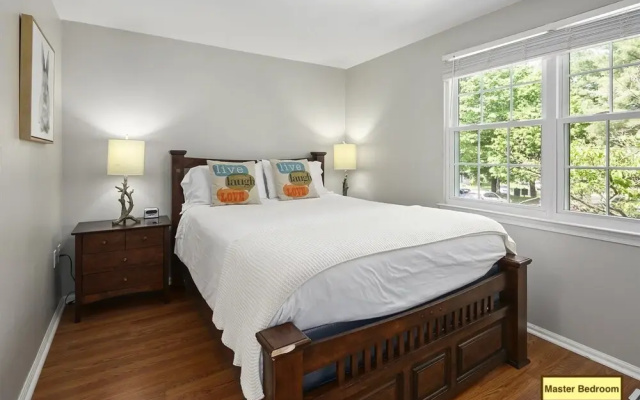 photo 4 of Sterling Townhome - Private & Santized, in a Quiet & Safe Neighborhood. Self Checkin, Pet Friendly! Super-host Support