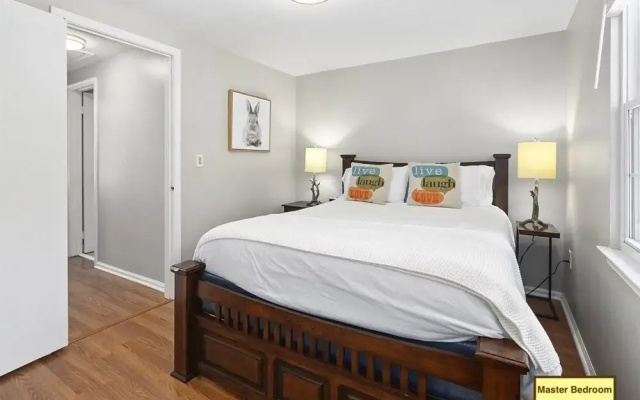 photo 5 of Sterling Townhome - Private & Santized, in a Quiet & Safe Neighborhood. Self Checkin, Pet Friendly! Super-host Support