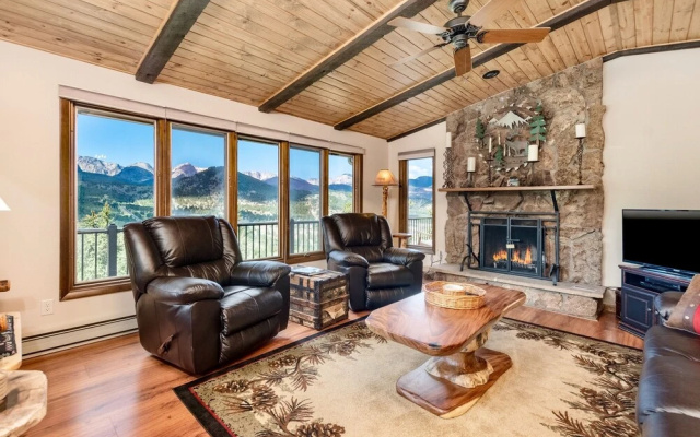 photo 2 of Stevenson Family Vacation At Windcliff 3 Bedroom Home by RedAwning