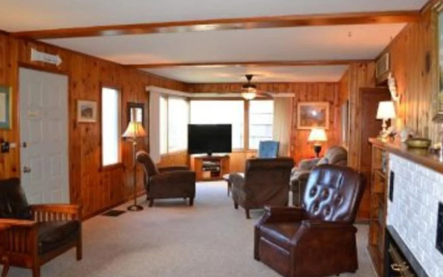 photo 4 of Steve's Getaway 4 Br home by RedAwning
