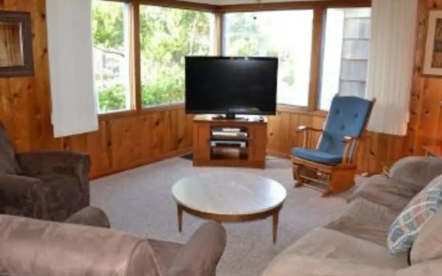 photo 5 of Steve's Getaway 4 Br home by RedAwning