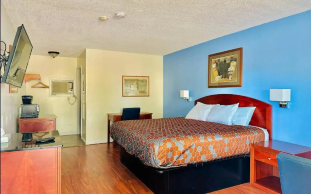 photo 5 of Hampton Motor Inn