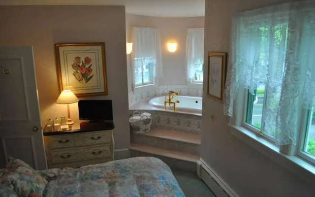 photo 4 of Stone Throw Cottage
