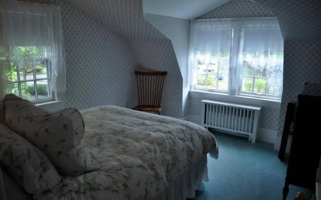 photo 5 of Stone Throw Cottage