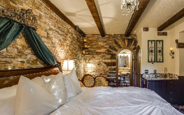 photo 4 of Storybook Riverside Inn