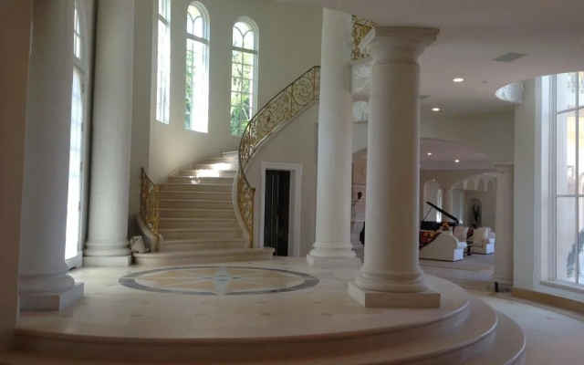 photo 4 of The Stradella Court Mansion