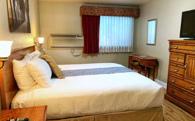 photo 4 of Stratford Inn