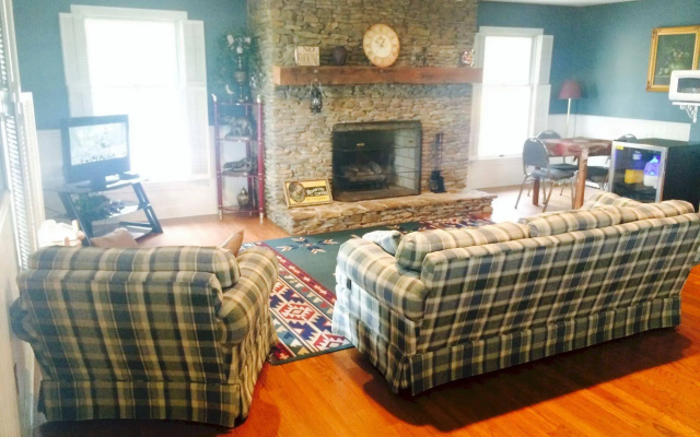 photo 2 of Stratton Inn