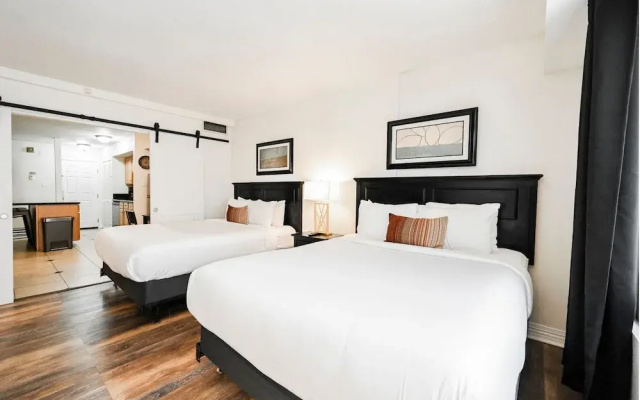 photo 5 of StripViewSuites at Jockey Club