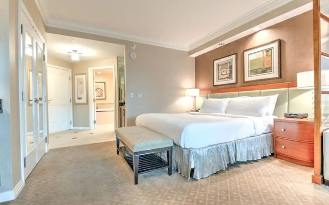 photo 4 of StripViewSuites at Signature