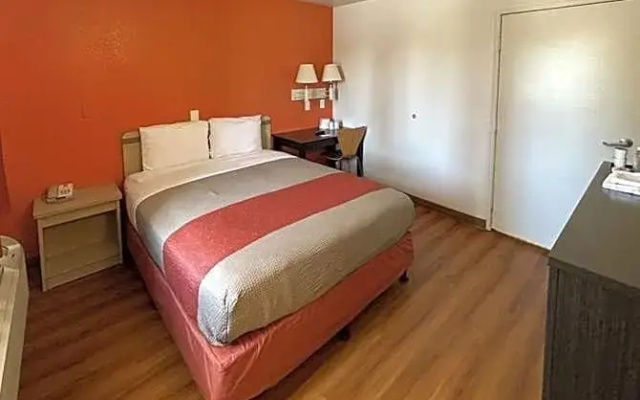 photo 5 of Studio 6 Bellflower, CA - Los Angeles