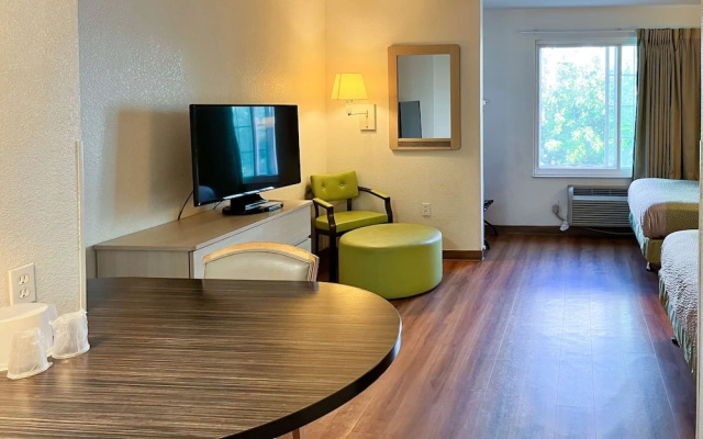 photo 4 of Studio 6 Belmont, CA – San Francisco - Redwood