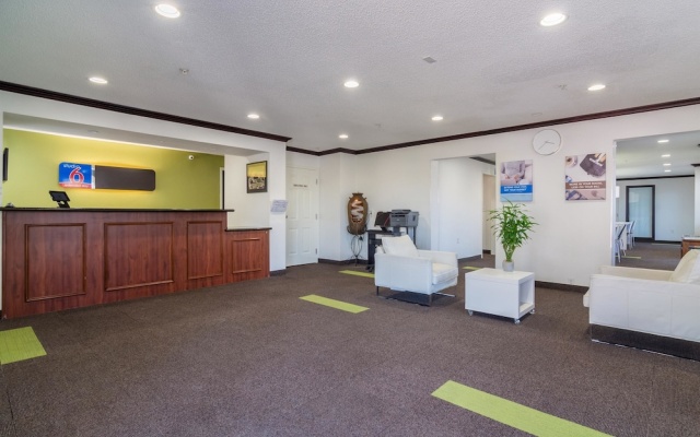 photo 4 of Studio 6 Dallas - Plano Medical Center