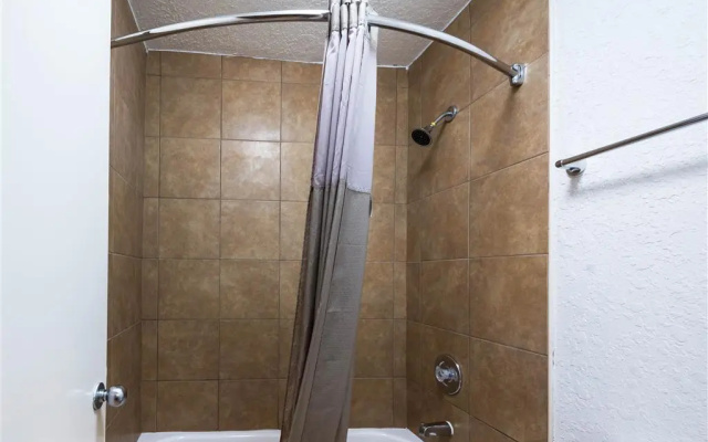 photo 2 of OYO Hotel Irving DFW Airport North