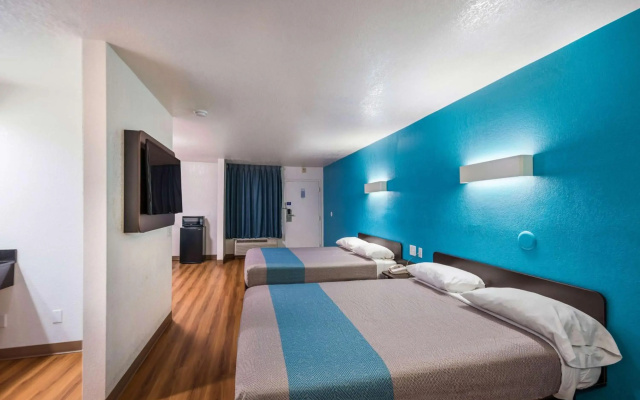 photo 2 of Motel 6 Dallas - Irving DFW Airport East