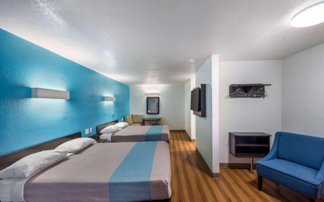 photo 5 of Motel 6 Dallas - Irving DFW Airport East
