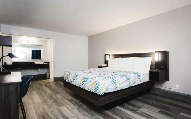 photo 3 of Studio 6 Houston, TX – Medical Center NRG Stadium