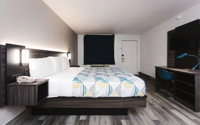 photo 4 of Studio 6 Houston, TX – Medical Center NRG Stadium