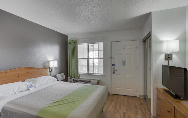photo 2 of Studio 6-Houston, TX - Westchase