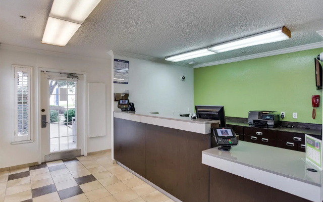photo 5 of Studio 6-Houston, TX - Westchase