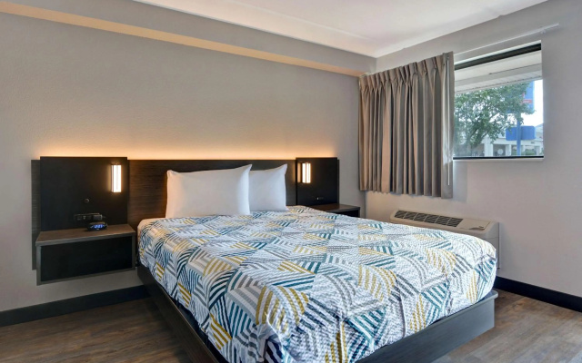 photo 2 of Studio 6 Extended Stay - Jacksonville, FL - Baymeadows