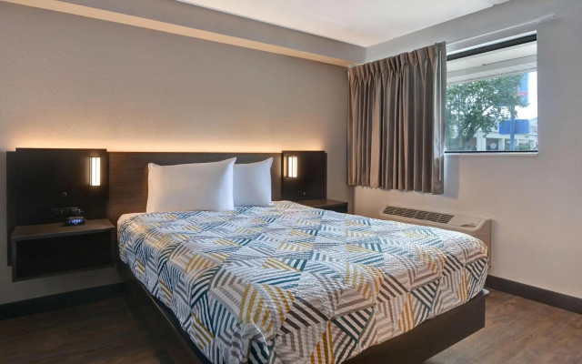 photo 5 of Studio 6 Extended Stay - Jacksonville, FL - Baymeadows