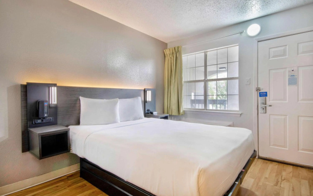 photo 5 of Studio 6 Extended Stay - San Antonio, TX - Medical Center
