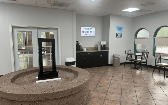photo 2 of Studio 6 Extended Stay - Savannah, GA - Gateway & I-95