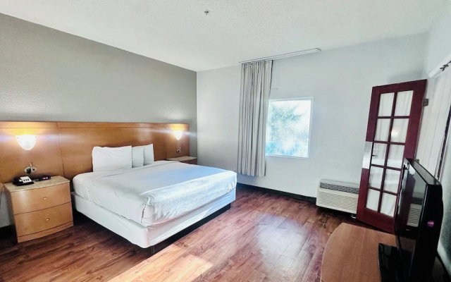 photo 3 of Studio 6 Extended Stay - Savannah, GA - Gateway & I-95