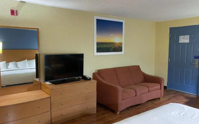 photo 5 of Studio 6 Extended Stay - Savannah, GA - Gateway & I-95