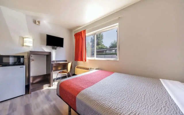 photo 4 of Studio 6 Seattle, WA – Sea-Tac Airport South