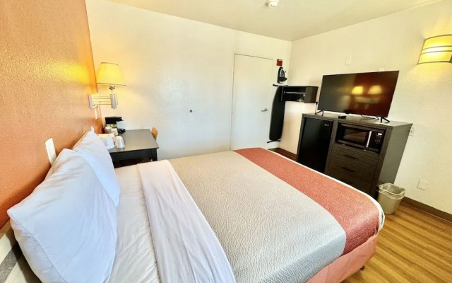 photo 4 of Studio 6 Suites – Bellflower, Ca - Los Angeles