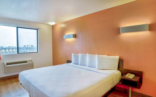 photo 4 of Studio 6 Suites Los Angeles, CA - Los Angeles - LAX