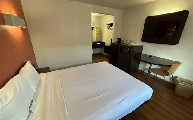 photo 4 of Studio 6 Suites - Riverside, Ca