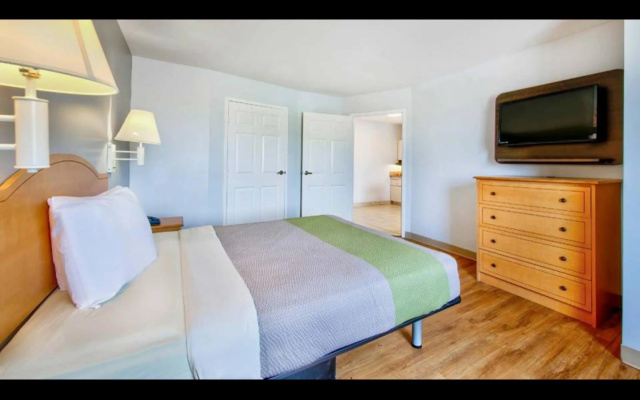 photo 3 of Oyo Townhouse Sulphur,LA Extended Stay I-10