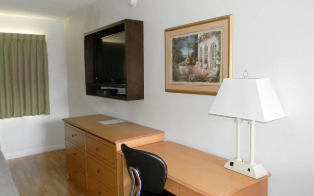 photo 2 of Studio 6 Van Nuys